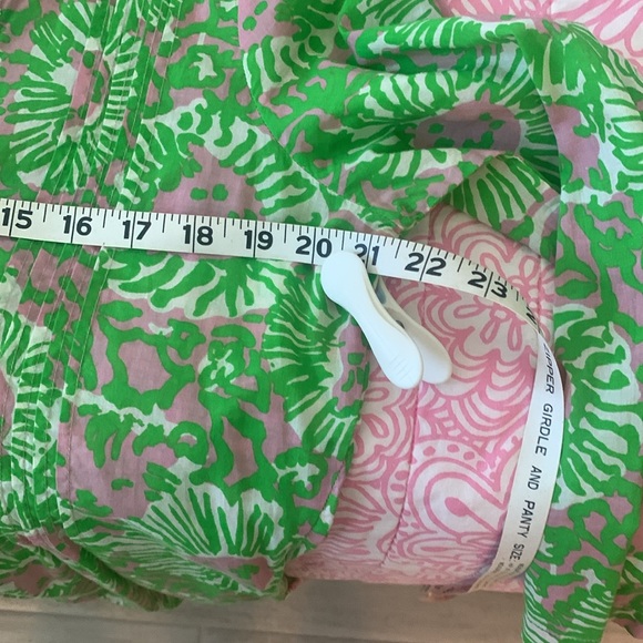 Lilly Pulitzer Sarasota Tunic top- Cabana Pink Beaded Pleated V Neck - Size
L - Picture 6 of 6